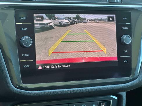 Used 2018 Volkswagen Tiguan SE w/ Panoramic Sunroof Package FWD image 23