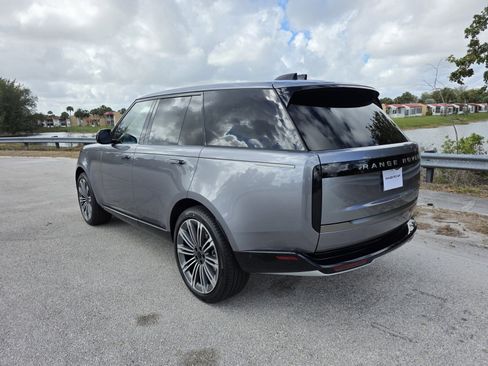 New 2026 Land Rover Range Rover SE image 2