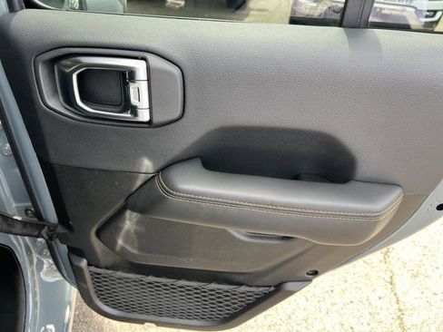 Used 2025 Jeep Wrangler Unlimited Sahara w/ Safety Group AWD/4WD image 19