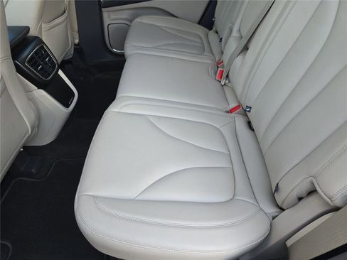 Used 2020 Lincoln Nautilus FWD image 13