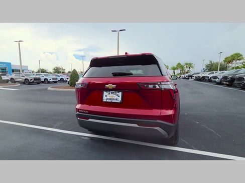 New 2027 Chevrolet Equinox LT w/ Convenience Package II FWD image 17