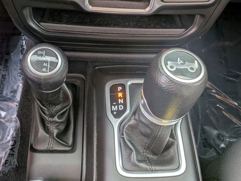 Used 2018 Jeep Wrangler Unlimited Sport image 30