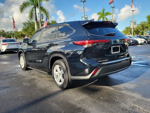 Used 2023 Toyota Highlander L FWD image 8