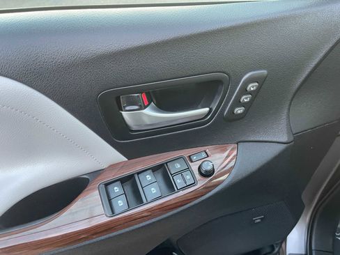 Used 2019 Toyota Sienna image 25
