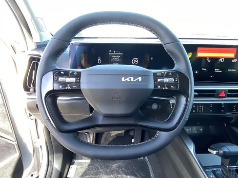 New 2026 Kia Sorento LX FWD image 16
