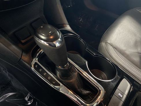 Used 2017 Chevrolet Cruze Premier image 19