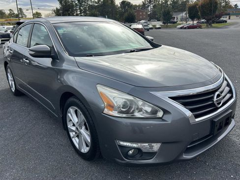 Used 2015 Nissan Altima 2.5 SV w/ Convenience Package image 9
