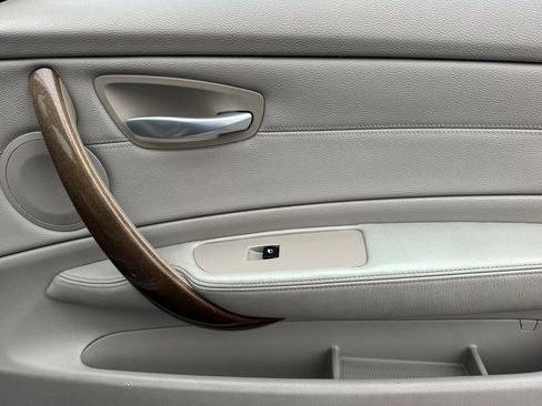 Used 2009 BMW 128i Convertible image 17