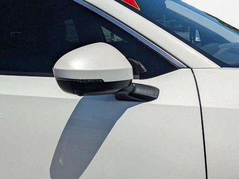 Used 2025 Nissan Kicks SR FWD image 11