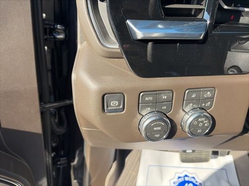 New 2026 GMC Sierra 1500 SLT image 19