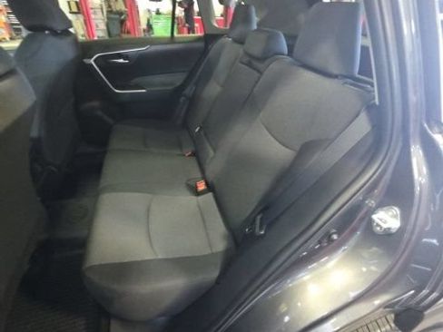 Used 2024 Toyota RAV4 XLE AWD/4WD image 15