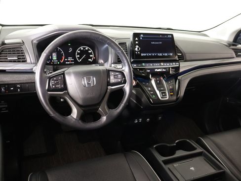 Used 2025 Honda Odyssey Elite image 2
