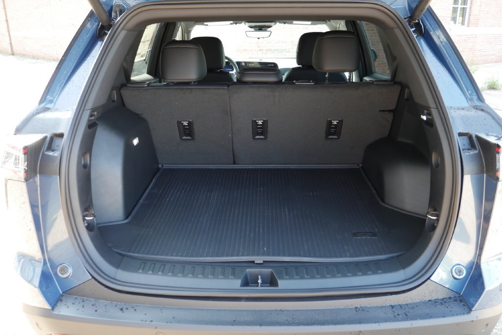 New 2026 Chevrolet Equinox LT w/ Convenience Package II AWD/4WD image 8