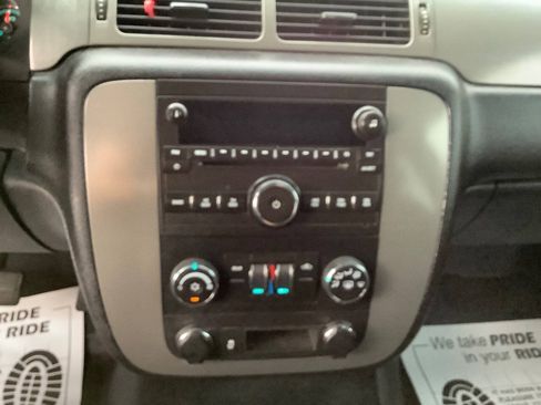 Used 2012 Chevrolet Suburban 2500 w/ Skid Plate Package AWD/4WD image 40