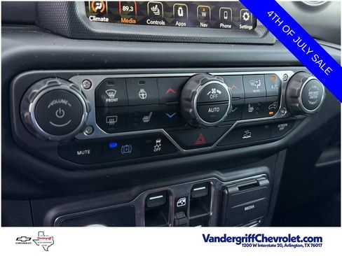 Used 2023 Jeep Wrangler Unlimited Rubicon 4xe w/ Cold Weather Group AWD/4WD image 19
