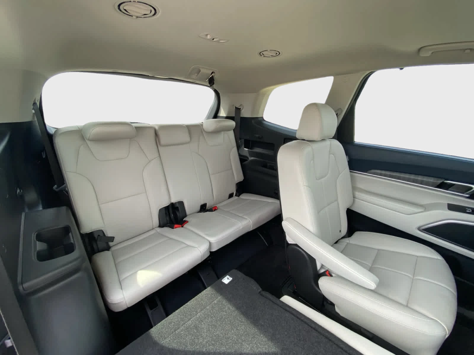 Used 2025 Kia Telluride EX w/ EX Captain's Chair Package FWD image 16
