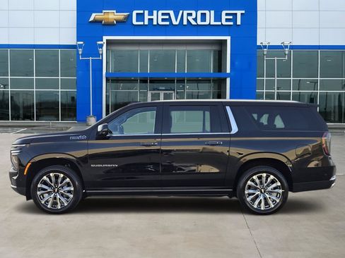 New 2026 Chevrolet Suburban High Country AWD/4WD image 3