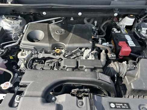 Used 2021 Toyota RAV4 LE FWD image 11
