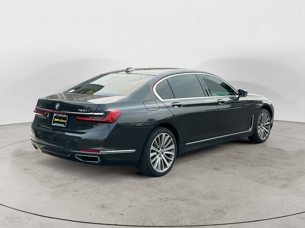 Used 2022 BMW 750i xDrive w/ Luxury Rear Seating Package AWD/4WD image 5