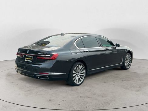 Used 2022 BMW 750i xDrive w/ Luxury Rear Seating Package AWD/4WD image 5