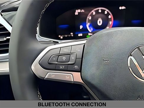 Used 2025 Volkswagen Taos SE w/ Panoramic Sunroof Package image 19