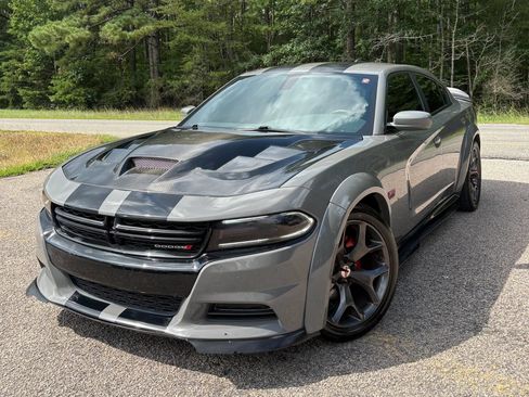 Used 2018 Dodge Charger R/T RWD image 2