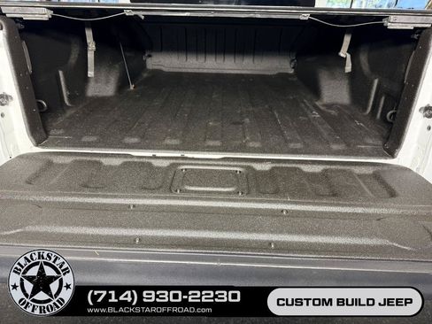 Used 2024 Jeep Gladiator Rubicon AWD/4WD image 14