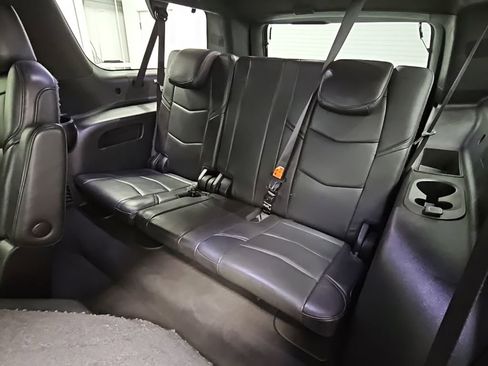 Used 2019 Cadillac Escalade ESV Platinum image 34