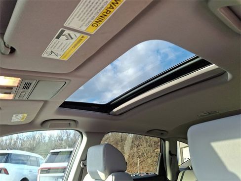 Used 2018 Honda CR-V Touring image 14