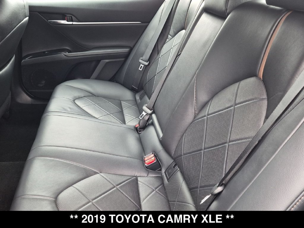Used 2019 Toyota Camry XLE w/ Navigation Package FWD image 3