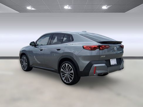 Used 2025 BMW X2 xDrive28i w/ Premium Package image 2