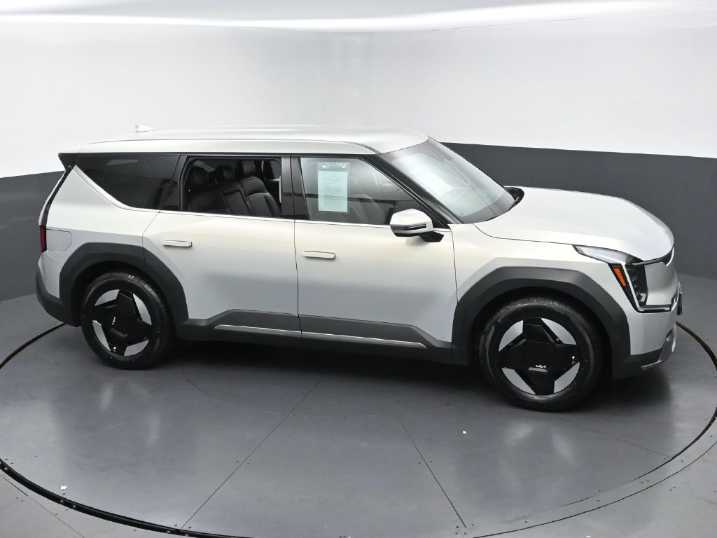 Used 2024 Kia EV9 Light RWD image 46