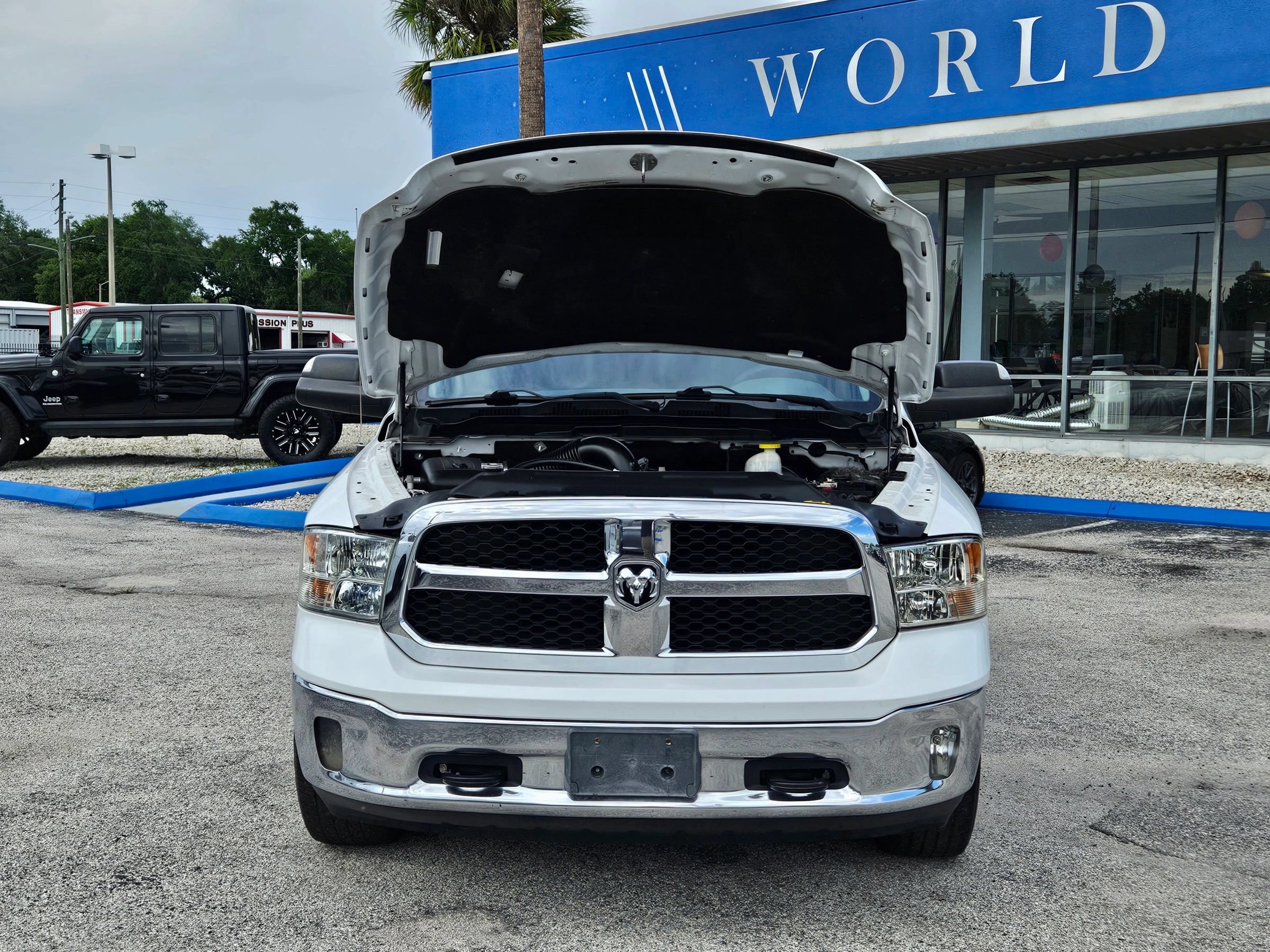 Used 2018 RAM 1500 Classic SLT AWD/4WD image 17