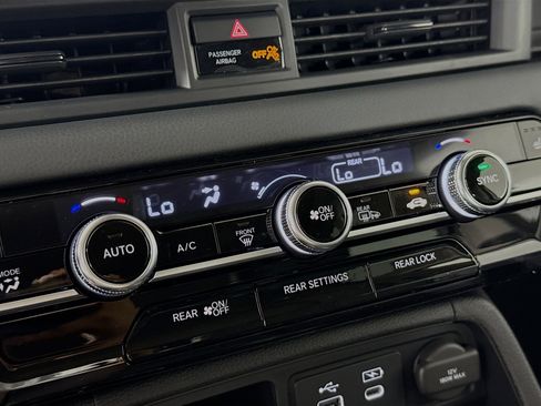 New 2025 Honda Pilot Touring image 19