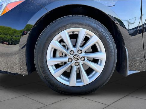 Used 2024 Toyota Corolla SE w/ SE Package image 11