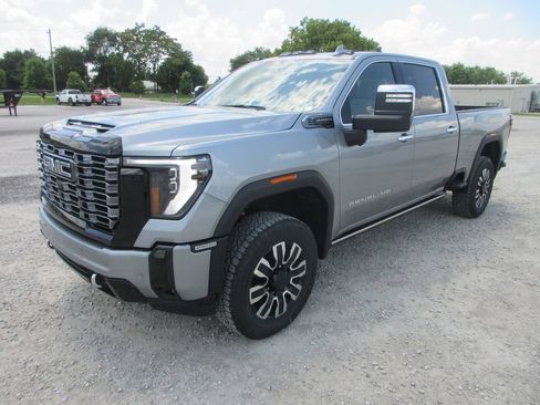 New 2026 GMC Sierra 2500 Denali Ultimate AWD/4WD image 12