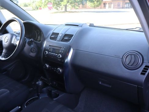 Used 2010 Suzuki SX4 Touring AWD/4WD image 17