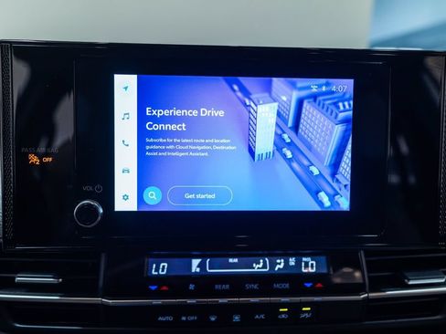 Certified 2025 Toyota Sienna LE FWD image 29