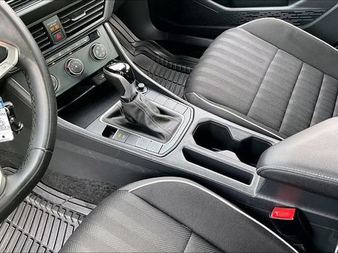 Used 2024 Volkswagen Jetta Sport image 15