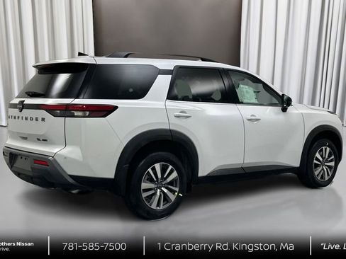 New 2026 Nissan Pathfinder SL image 5
