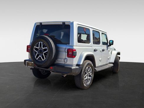Used 2024 Jeep Wrangler Unlimited Sahara AWD/4WD image 4