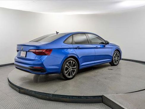 Used 2024 Volkswagen Jetta Sport image 8