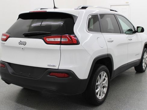 Used 2018 Jeep Cherokee Latitude Plus FWD image 5