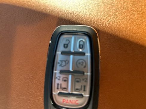 Used 2026 Chrysler Pacifica Pinnacle image 21