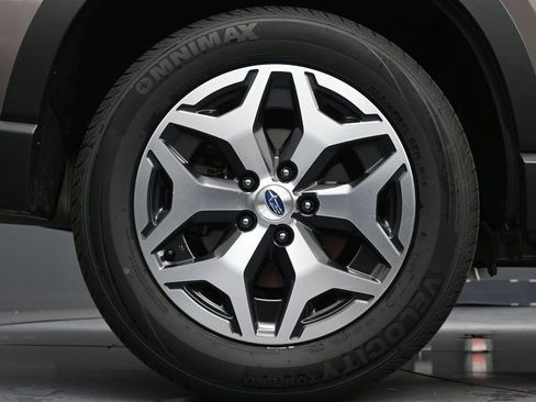 Used 2023 Subaru Forester Premium AWD/4WD image 9