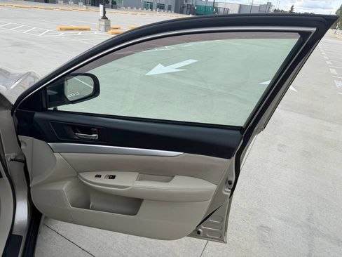 Used 2014 Subaru Outback 2.5i Premium w/ Moonroof Package AWD/4WD image 28