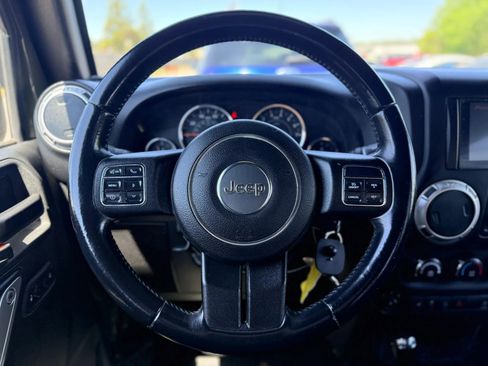 Used 2015 Jeep Wrangler Unlimited Sahara w/ Connectivity Group image 23