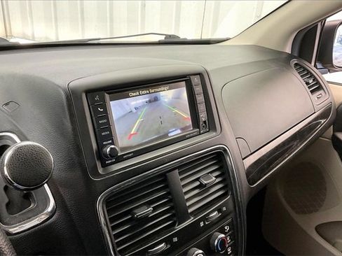 Used 2017 Dodge Grand Caravan SE image 27