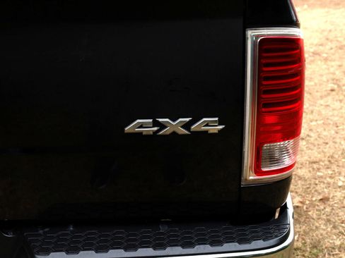 Used 2016 RAM 1500 Laramie w/ Convenience Group image 20