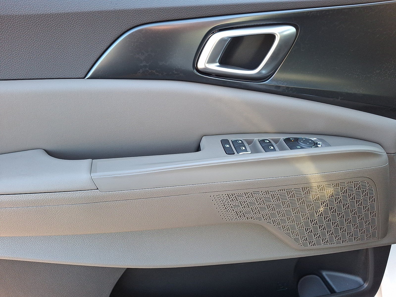 New 2027 Kia Carnival LX FWD image 5